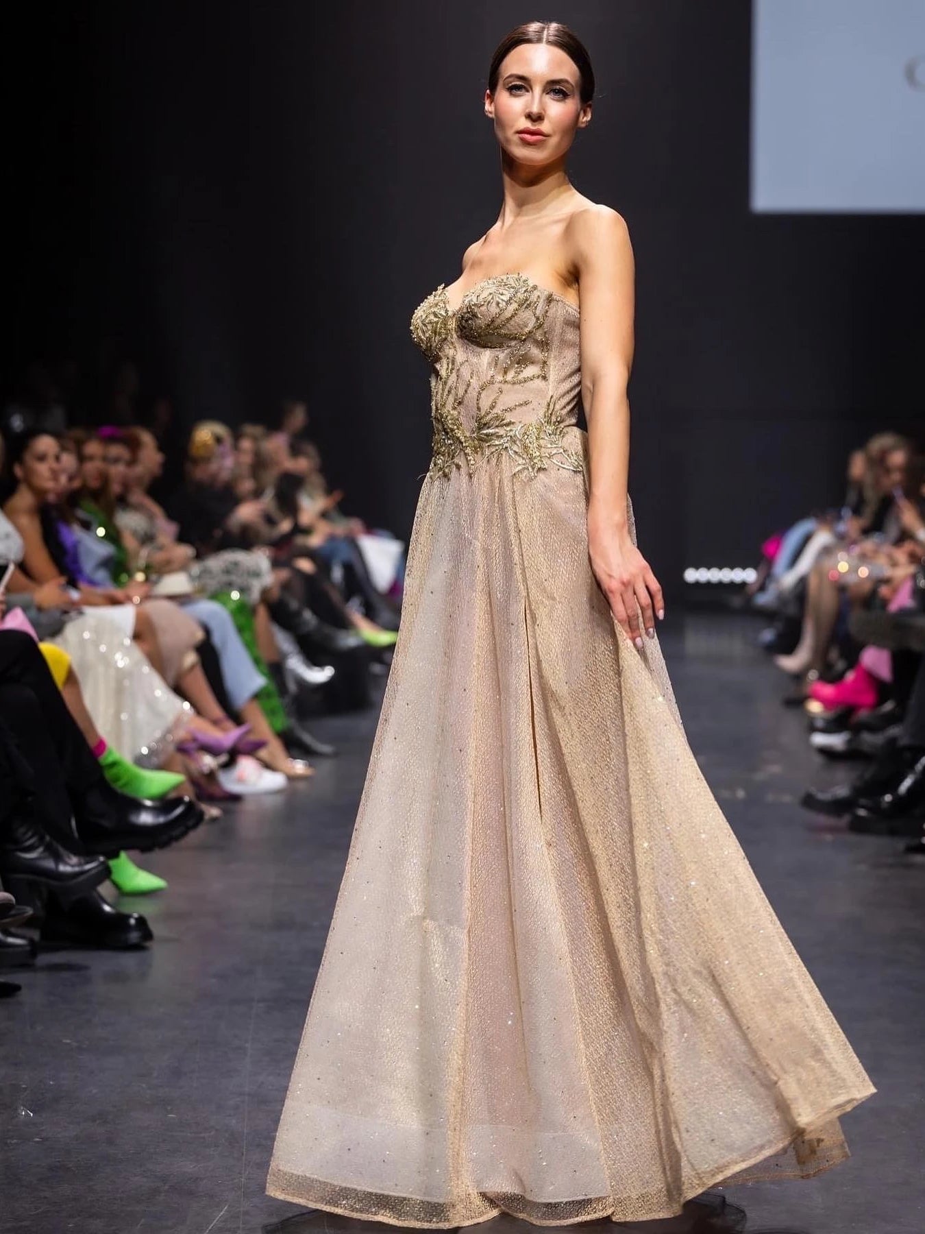 Gerli A. Chantelle couture kuldne Grace swarovski helmestega kleit